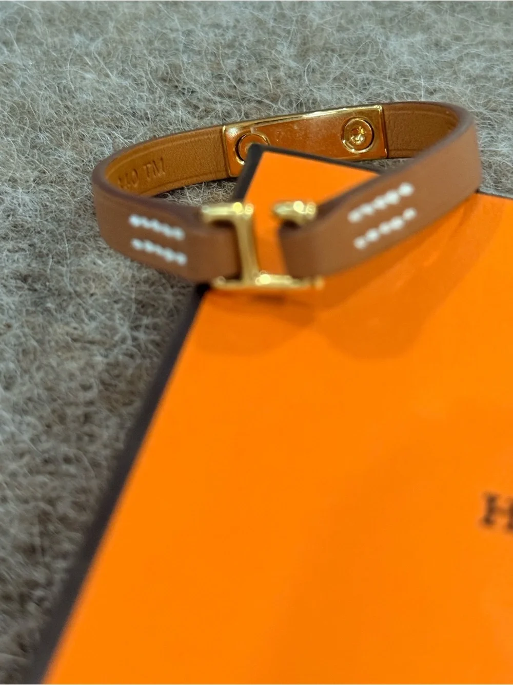 Hermes Rivale Mini Leather Bracelet with Gold Hardware - Picture 6 of 7